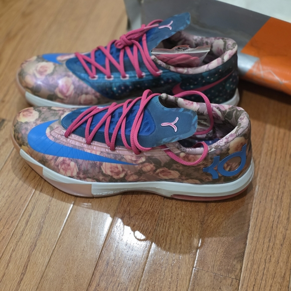 Kevin Durant AUNT PEARLS Floral Mens Shoes with Pink and Blue Accents - Picture 1 of 8